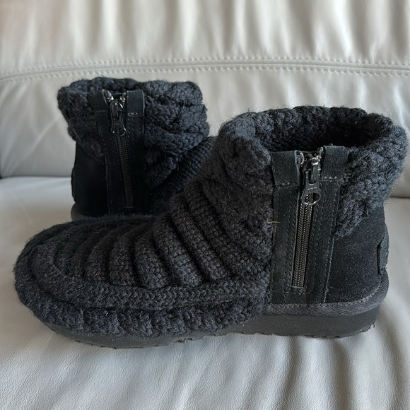 Ugg Black Knit Ankle Boots size 5 - Picture 2 of 5